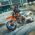 KTM 690 SMC R 2021 Action3